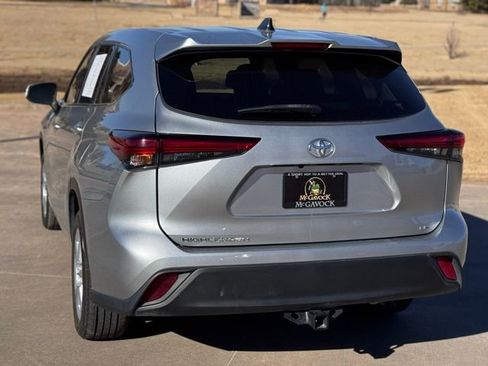 Used 2022 Toyota Highlander LE image 21