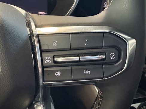 Used 2025 GMC Canyon Denali image 13