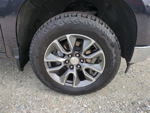 Certified 2024 Chevrolet Silverado 1500 LT AWD/4WD image 12