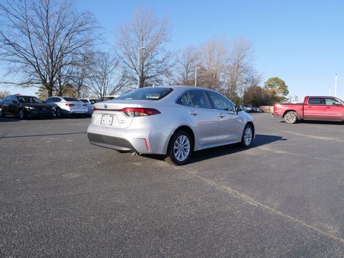 Used 2025 Toyota Corolla XLE image 4