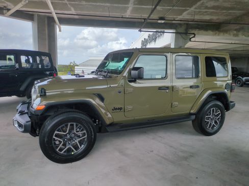New 2026 Jeep Wrangler Sahara AWD/4WD image 8