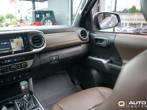 Used 2017 Toyota Tacoma Limited w/ Tow Package AWD/4WD image 25