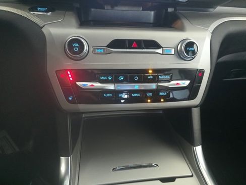 Used 2023 Ford Explorer XLT w/ Equipment Group 202A image 23