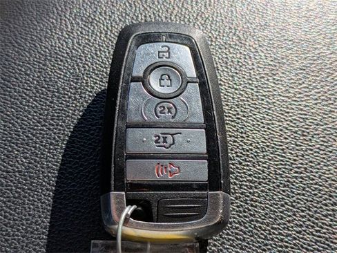 Certified 2024 Ford Expedition XLT image 28