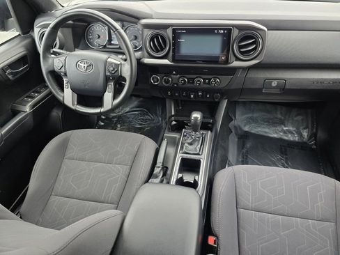 Used 2019 Toyota Tacoma TRD Off-Road w/ Technology Package AWD/4WD image 30