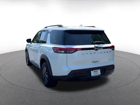 Used 2025 Nissan Pathfinder SV image 11