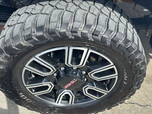 Used 2023 GMC Sierra 2500 AT4 w/ AT4 Preferred Package image 12