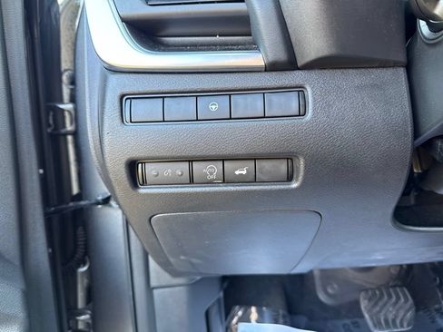 Used 2024 Nissan Rogue SV FWD image 19