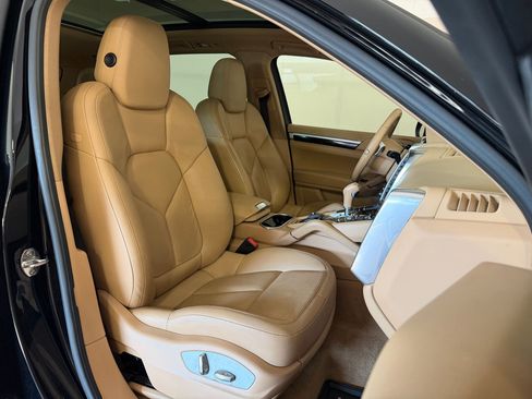 Used 2013 Porsche Cayenne w/ Convenience Pkg AWD/4WD image 24