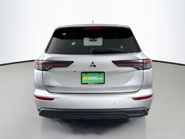 Used 2025 Mitsubishi Outlander ES FWD image 8