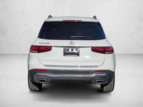 Used 2022 Mercedes-Benz GLB 250 image 7