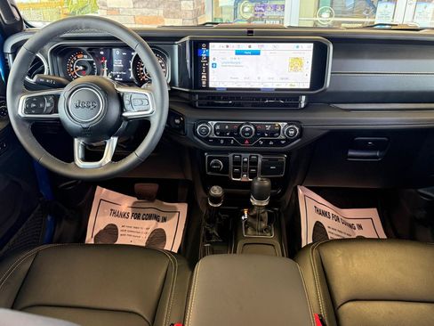 Used 2025 Jeep Wrangler Unlimited Sahara AWD/4WD image 19