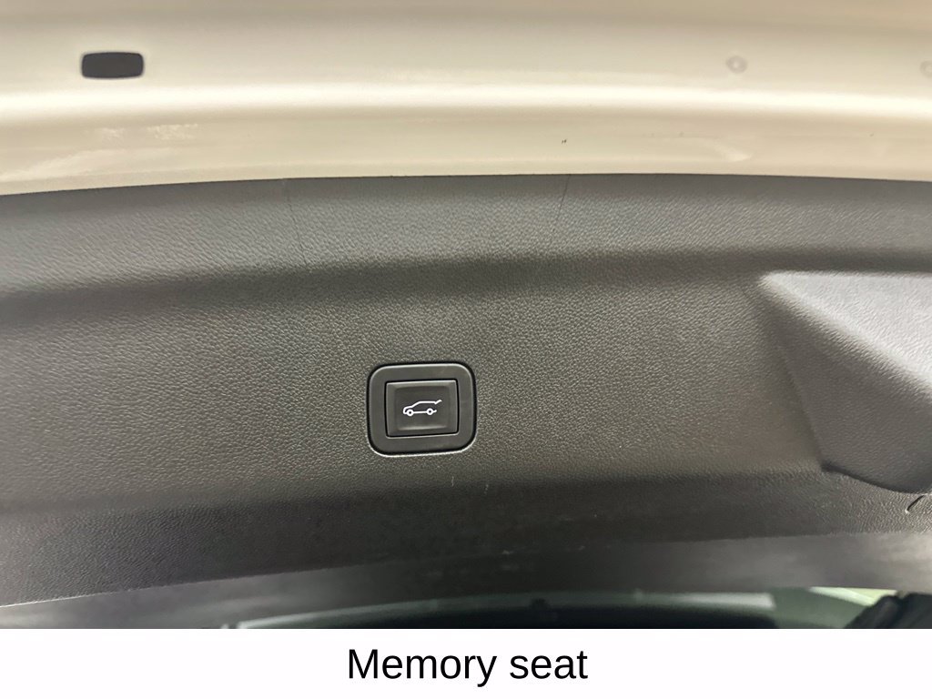 Used 2025 GMC Yukon XL Denali AWD/4WD image 30