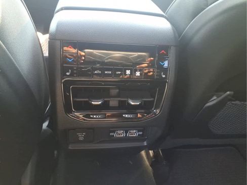 Used 2025 Jeep Grand Cherokee Summit w/ Obsidian Package AWD/4WD image 13