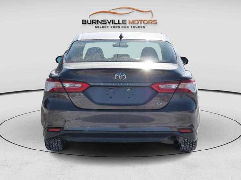 Used 2019 Toyota Camry LE image 5