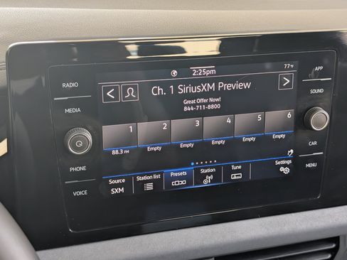 Used 2025 Volkswagen Jetta SE w/ Sunroof Package FWD image 29