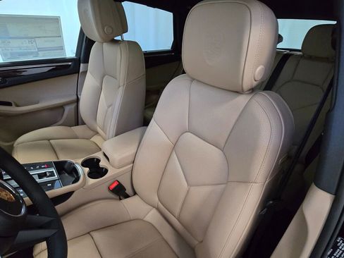 New 2025 Porsche Macan image 5