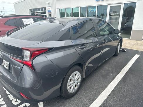Used 2022 Toyota Prius LE FWD image 4