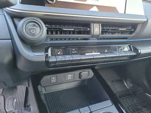 Used 2026 Toyota Prius FWD image 19