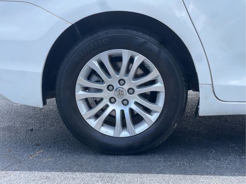 Used 2014 Toyota Sienna XLE w/ XLE Premium Package FWD image 30