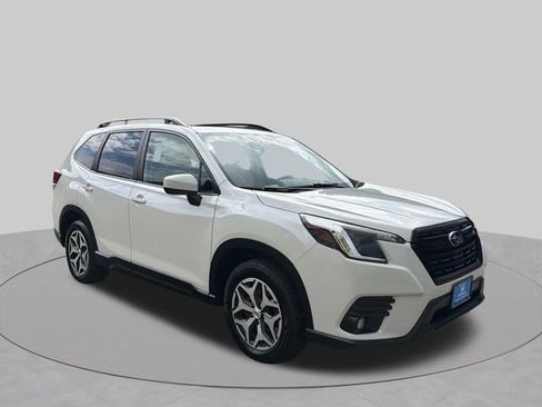 Used 2024 Subaru Forester Premium AWD/4WD image 9