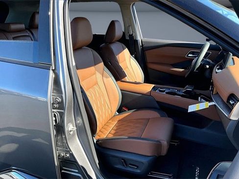 New 2026 Nissan Rogue Platinum image 11