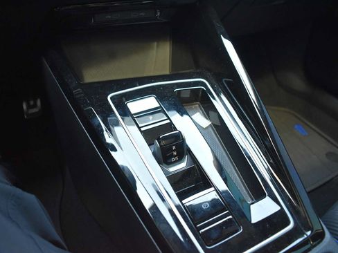 Used 2024 Volkswagen Golf R AWD/4WD image 19