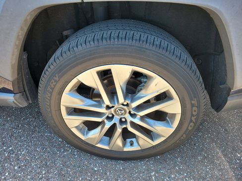 Used 2019 Toyota RAV4 XLE Premium w/ Cold Weather Package FWD image 5