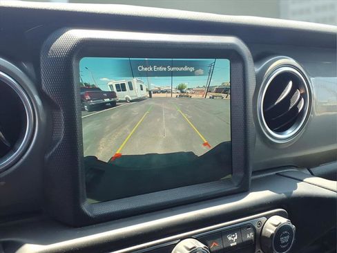 Used 2022 Jeep Gladiator Overland AWD/4WD image 4