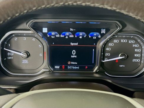 Used 2021 GMC Yukon Denali w/ Denali Premium Package image 12