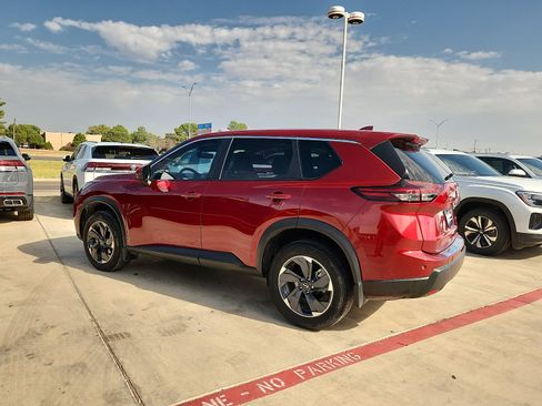 Used 2024 Nissan Rogue SV FWD image 3