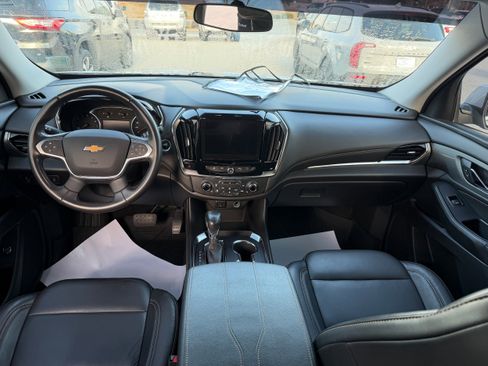 Used 2021 Chevrolet Traverse LT image 14