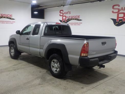 Used 2015 Toyota Tacoma 4x4 Access Cab V6 image 2