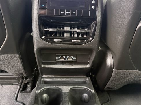 Used 2024 Jeep Grand Cherokee L Laredo image 15