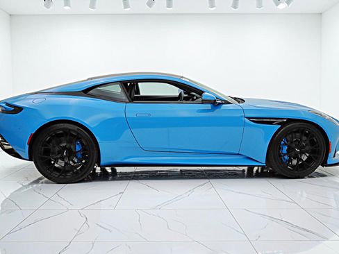 Used 2024 Aston Martin DB12 Coupe RWD image 19
