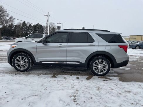 Used 2023 Ford Explorer XLT w/ Equipment Group 202A image 4