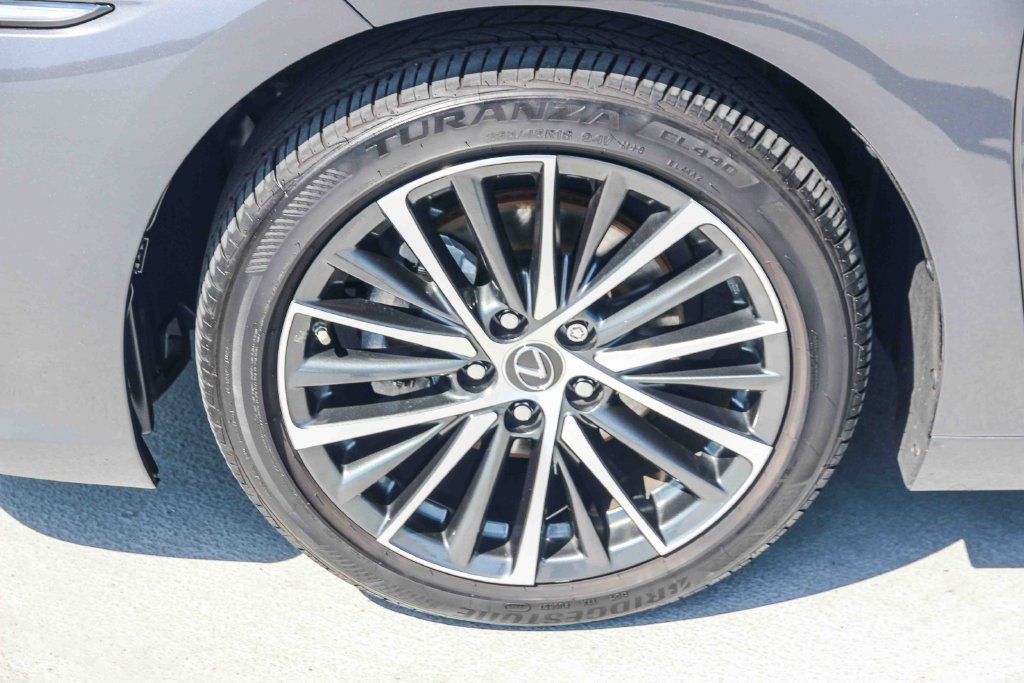 Certified 2025 Lexus ES 350 w/ Premium Package FWD image 11