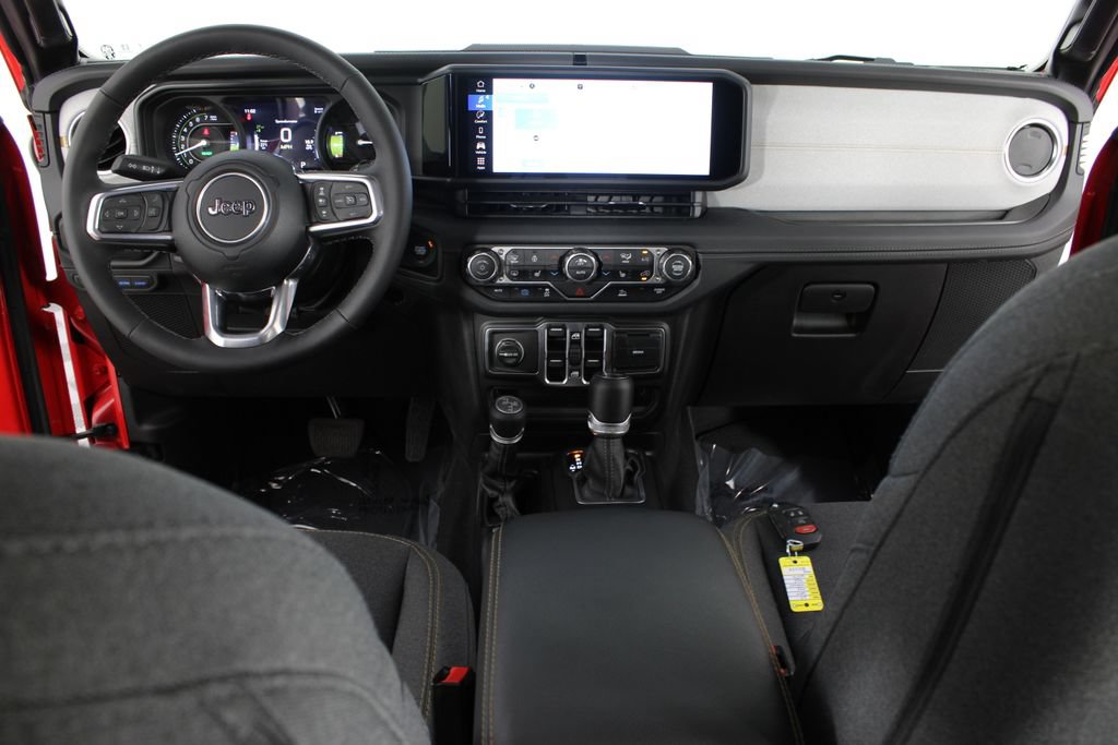 Used 2025 Jeep Wrangler Unlimited Sahara AWD/4WD image 9