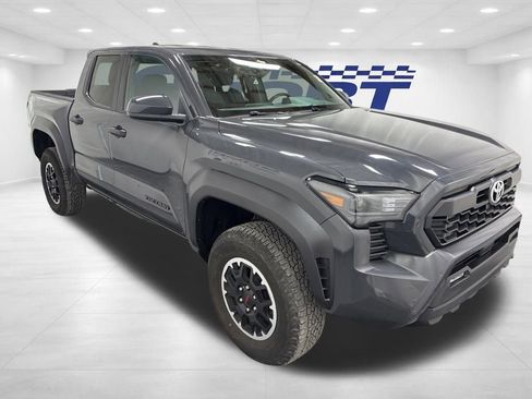 Used 2025 Toyota Tacoma TRD Off-Road image 3