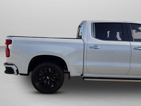 Used 2021 Chevrolet Silverado 1500 High Country w/ Technology Package image 32