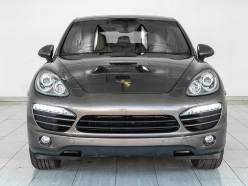 Used 2014 Porsche Cayenne Platinum Edition AWD/4WD image 3