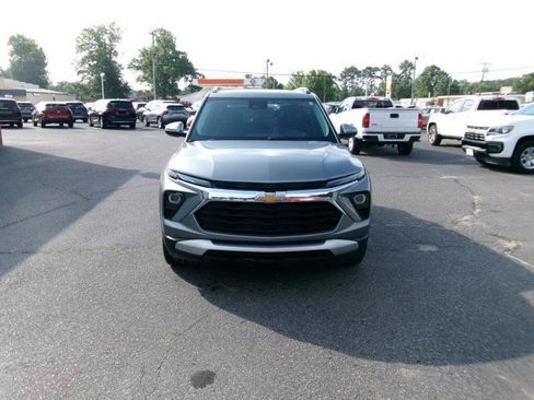 Used 2025 Chevrolet TrailBlazer LT AWD/4WD image 3