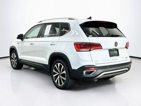 Used 2023 Volkswagen Taos SE w/ Panoramic Sunroof Package AWD/4WD image 5