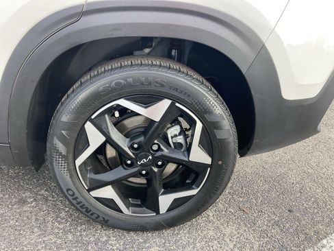 Used 2024 Kia Seltos EX image 19