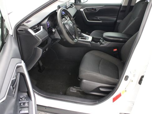 Used 2020 Toyota RAV4 LE FWD image 14