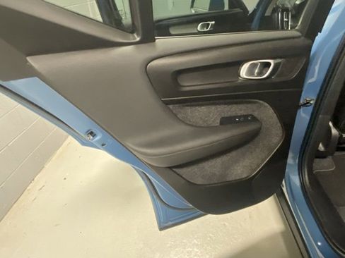 Used 2025 Volvo XC40 B5 Plus image 8