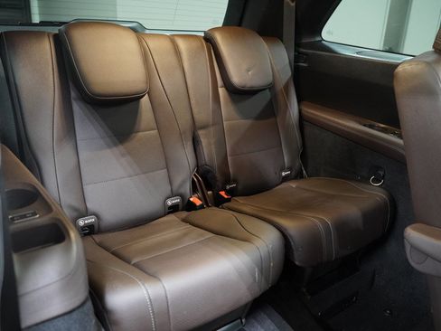Used 2023 Mercedes-Benz GLS 450 4MATIC image 30