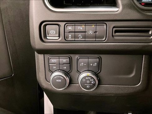 Used 2024 GMC Yukon XL AT4 AWD/4WD image 39