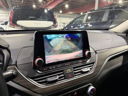 Used 2025 Nissan Altima 2.5 SV image 24