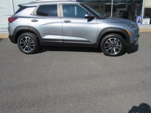 Certified 2025 Chevrolet TrailBlazer LT FWD image 2
